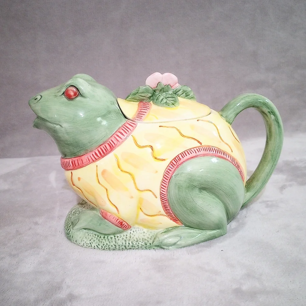 Vintage Mann Ceramic Figural Frog Teapot Frog Theme Amphibian